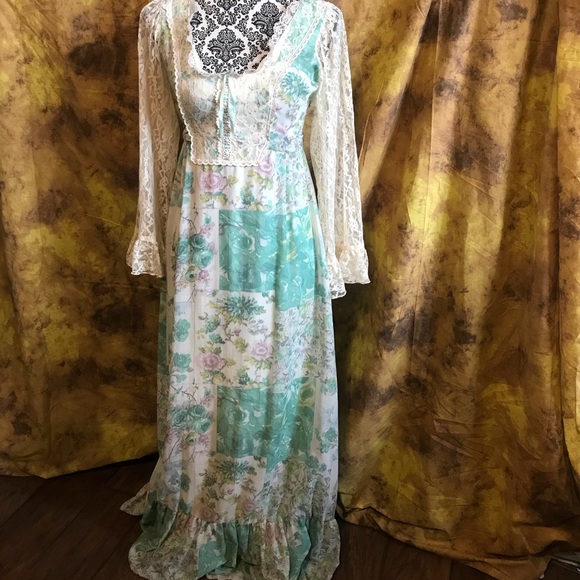 Dresses & Skirts - Vintage boho prairie dress floral & lace